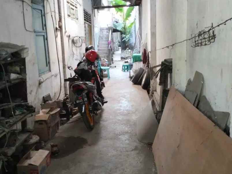 dijual rumah jl raya menur airlangga