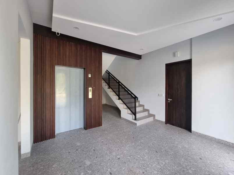 dijual rumah jl sutera flamboyan pd