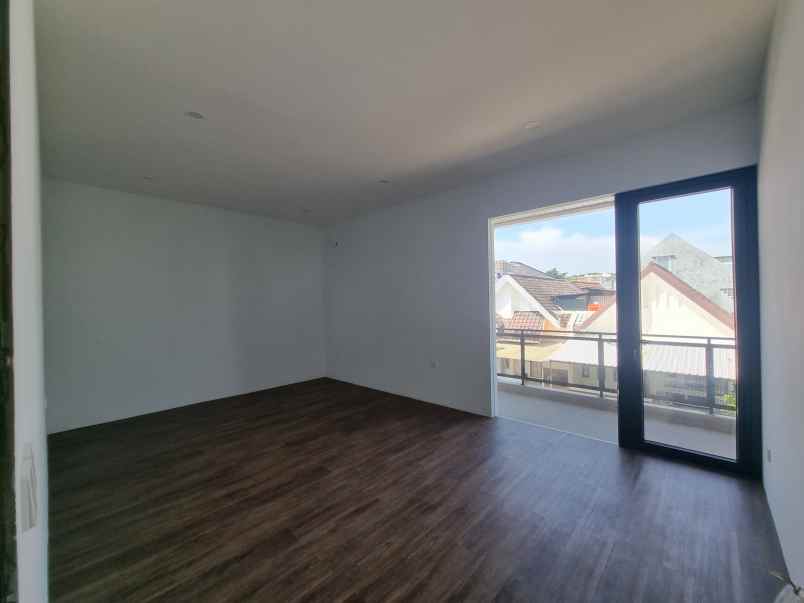 dijual rumah jl sutera flamboyan pd