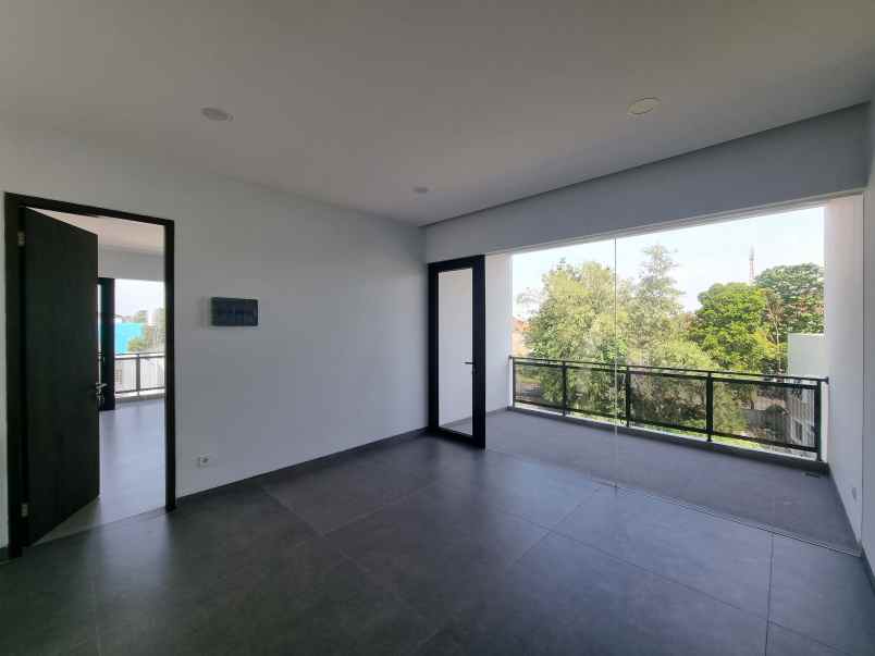 dijual rumah jl sutera flamboyan pd