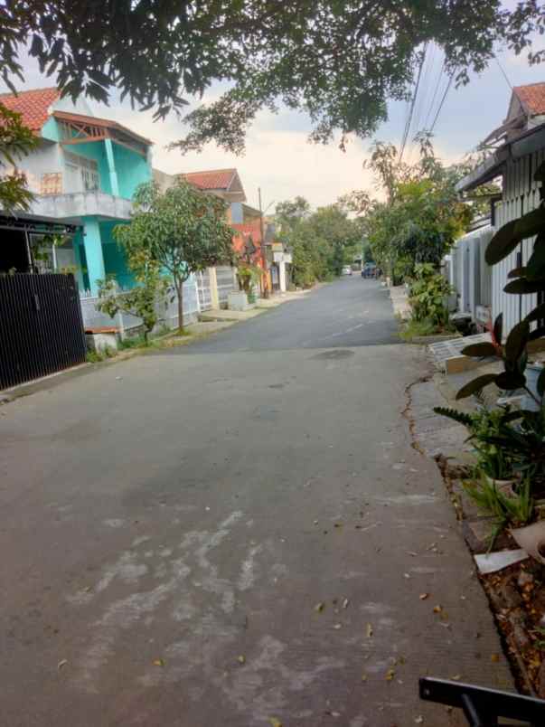 dijual rumah jl uranus margahayu raya