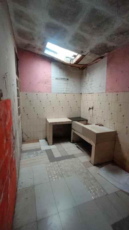 dijual rumah jl uranus margahayu raya