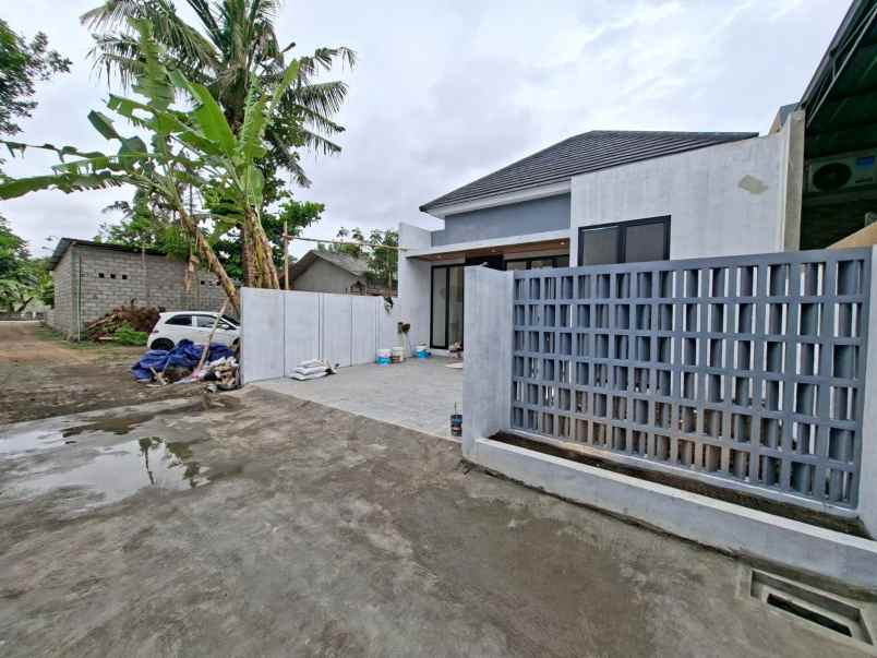 dijual rumah jl wates km 8