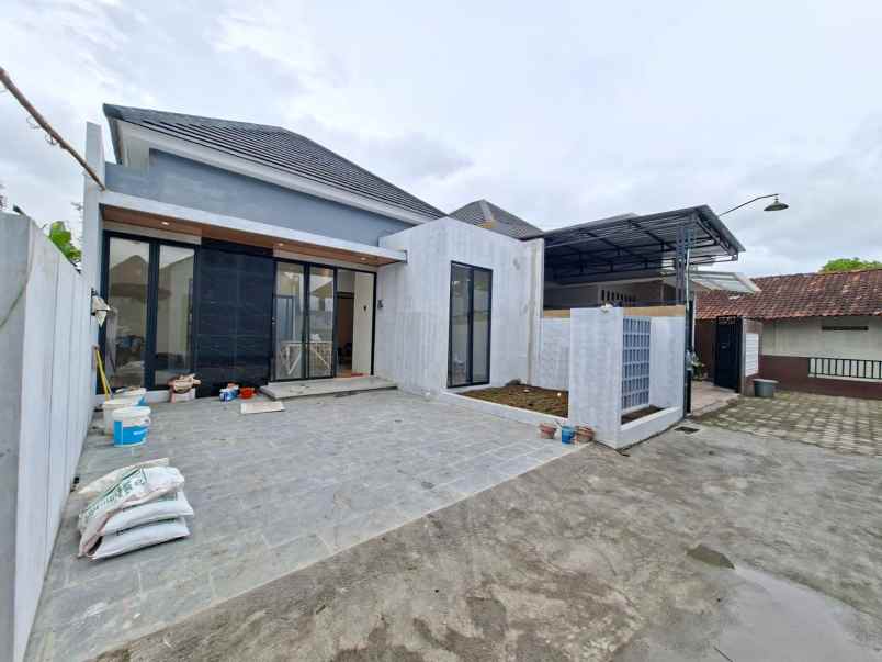 dijual rumah jl wates km 8