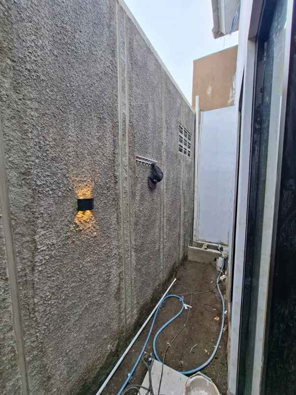 dijual rumah jl wates km 8