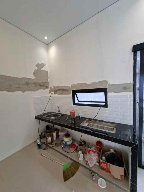 dijual rumah jl wates km 8