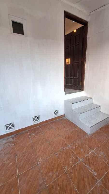 dijual rumah jl wates km 9