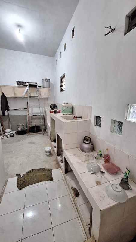 dijual rumah jl wates km 9