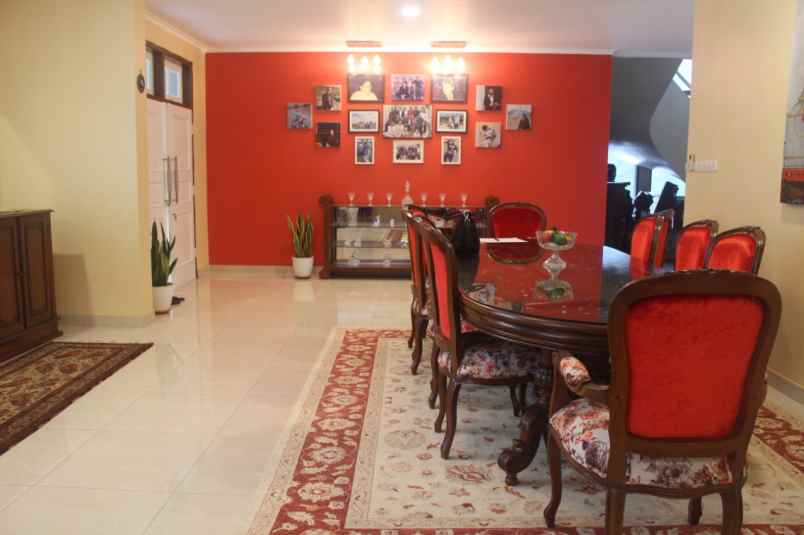 dijual rumah jln raya kebayoran baru