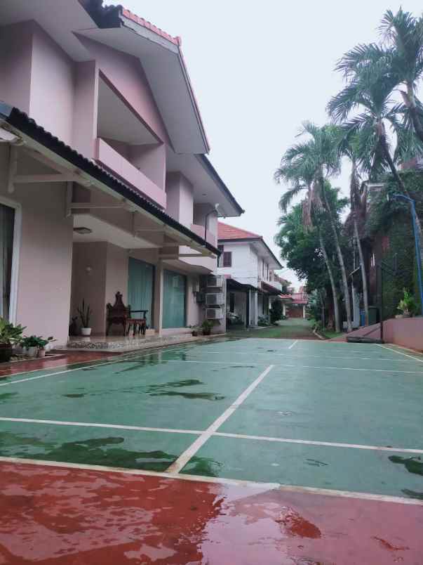 dijual rumah jln raya kebayoran baru