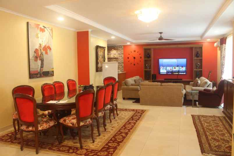 dijual rumah jln raya kebayoran baru