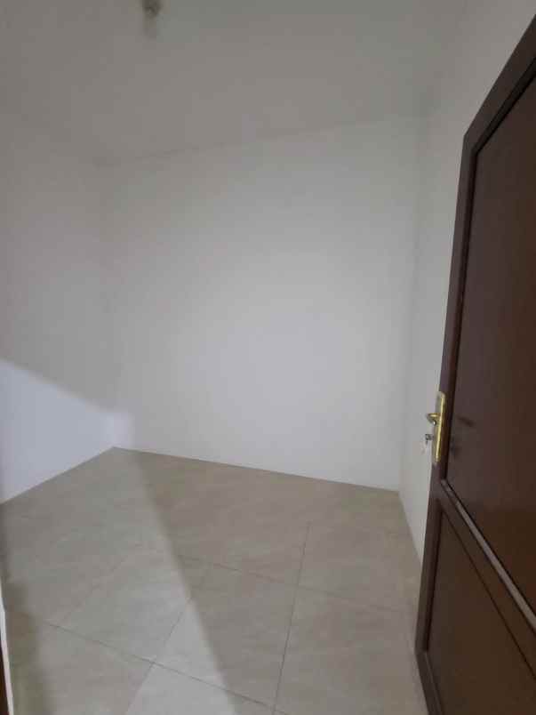 dijual rumah jln raya medokan ayu