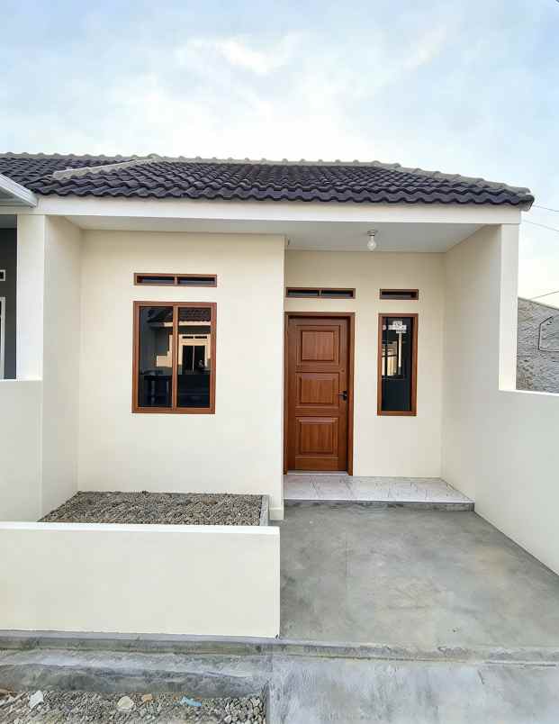 dijual rumah jln tanjungsari cangkuang