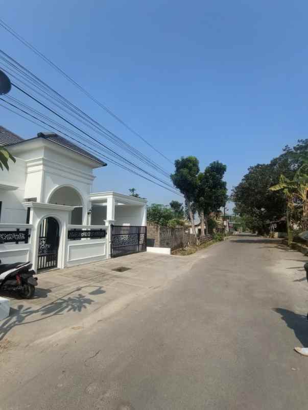 dijual rumah kadirojo 2