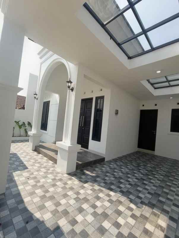 dijual rumah kadirojo 2