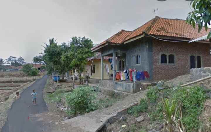 dijual rumah kampung pinggir jalan desa