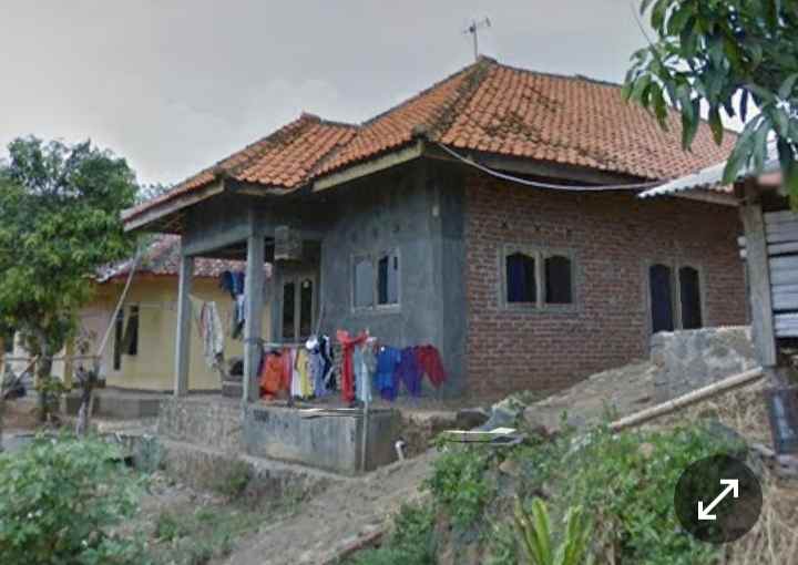 dijual rumah kampung pinggir jalan desa