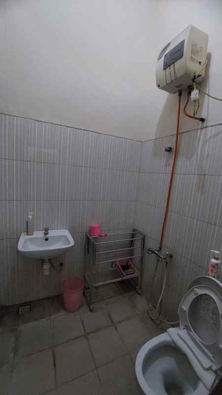 dijual rumah karang asem