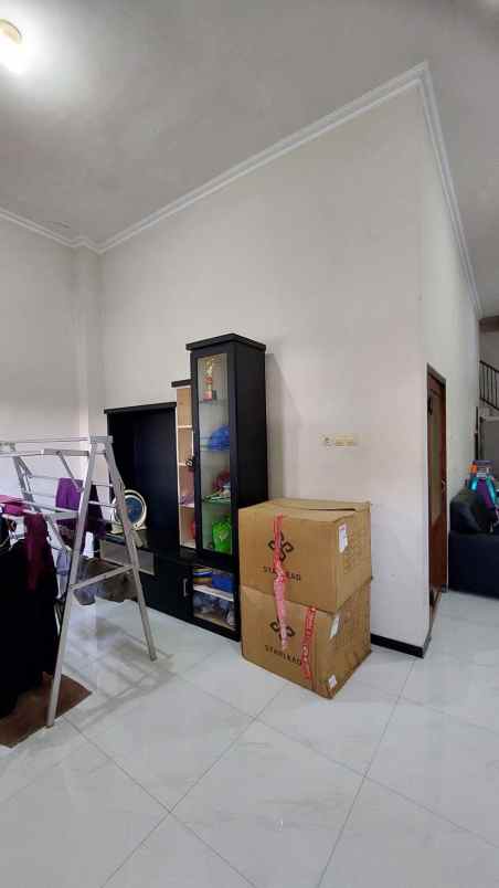 dijual rumah karang asem