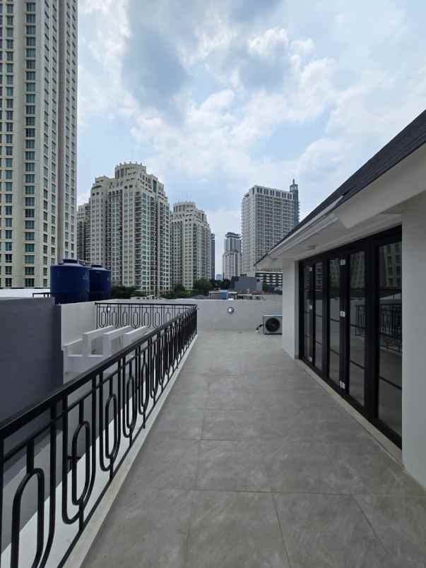 dijual rumah kebayoran baru