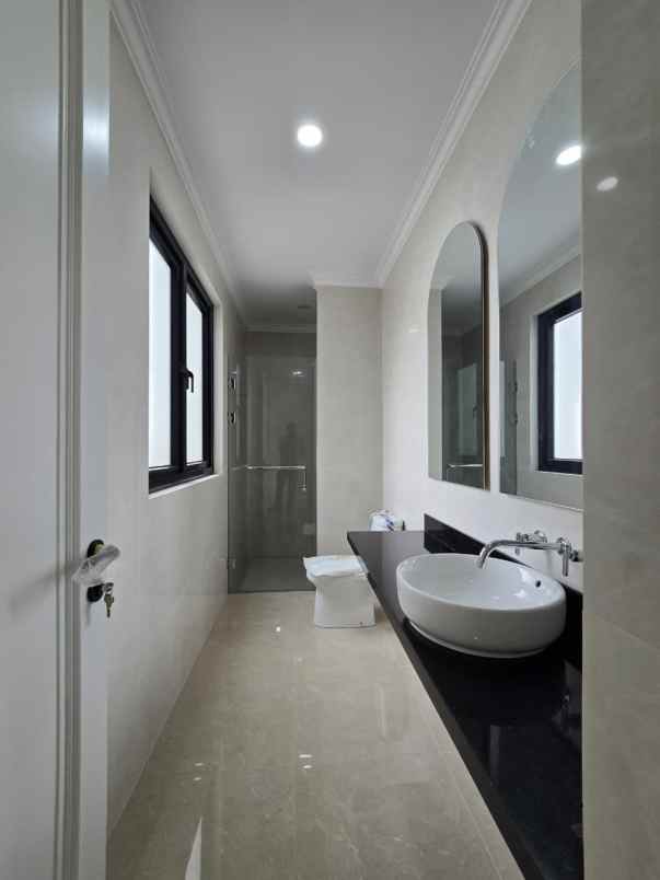 dijual rumah kebayoran baru