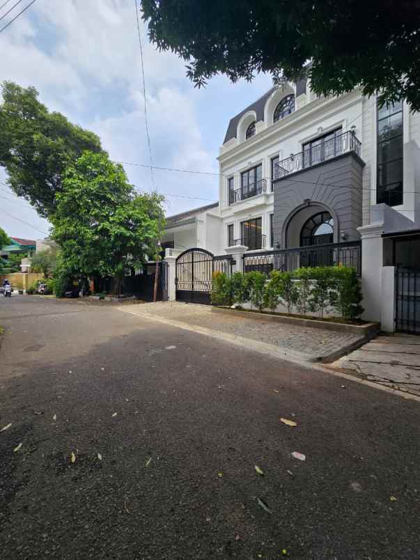 dijual rumah kebayoran baru