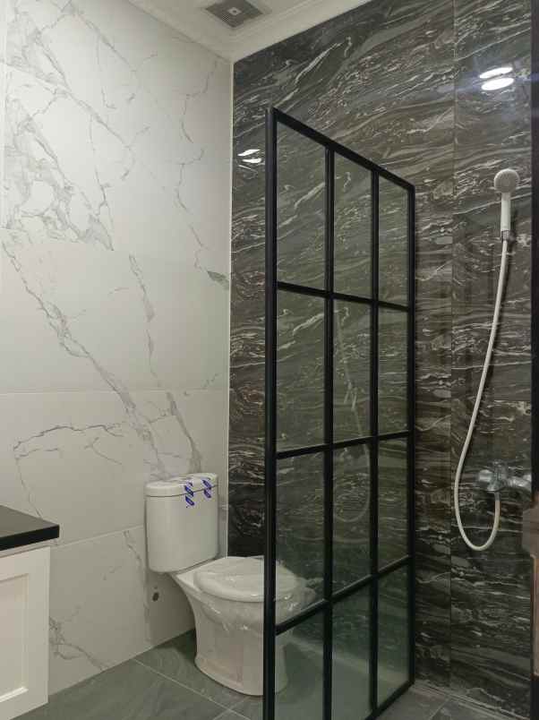 dijual rumah kebon jeruk jakbar