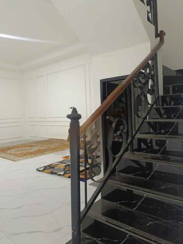 dijual rumah kebon jeruk jakbar