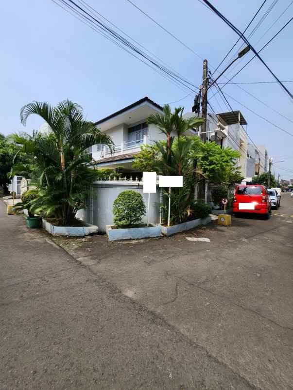 dijual rumah kelapa cengkir kelapa gading