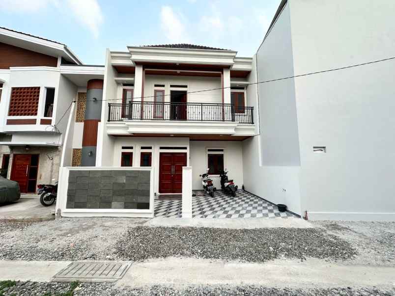 Rumah Baru 2 Lantai Termurah Lokasi Strategis Kelapa Dua Wetan Jakarta