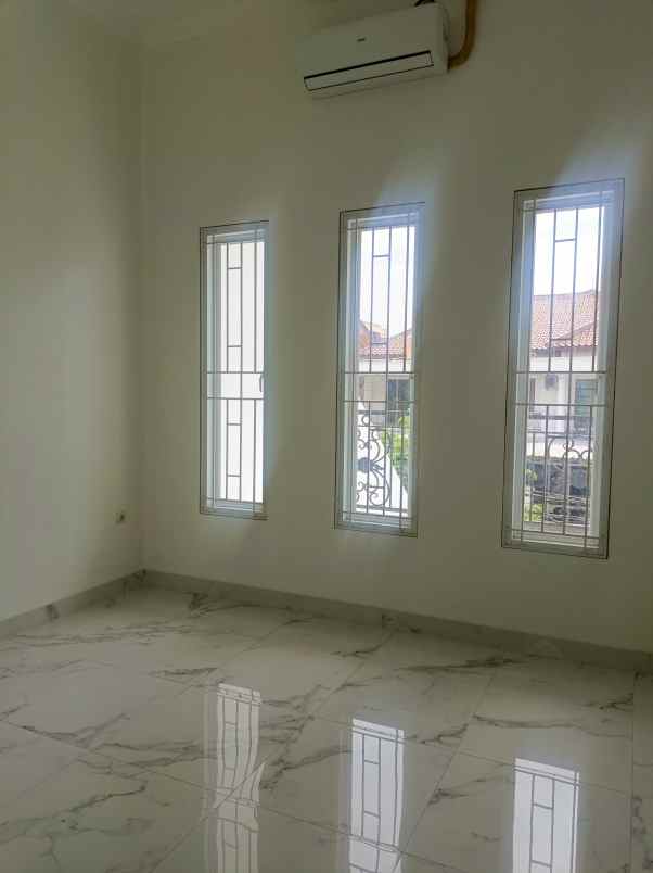dijual rumah kembangan joglo jakbar