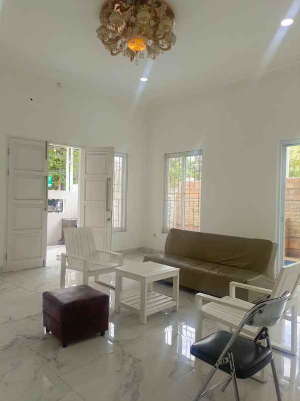 dijual rumah kembangan joglo jakbar