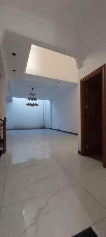 dijual rumah kembangan utara