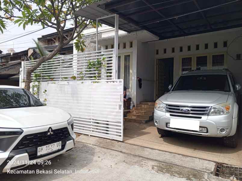 dijual rumah komplek bsk bumi satria