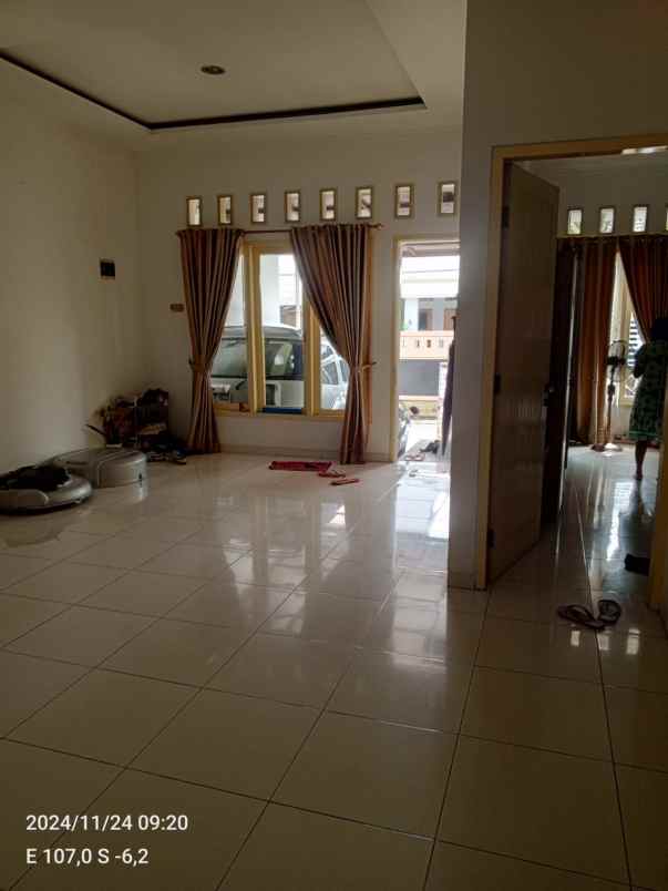 dijual rumah komplek bsk bumi satria