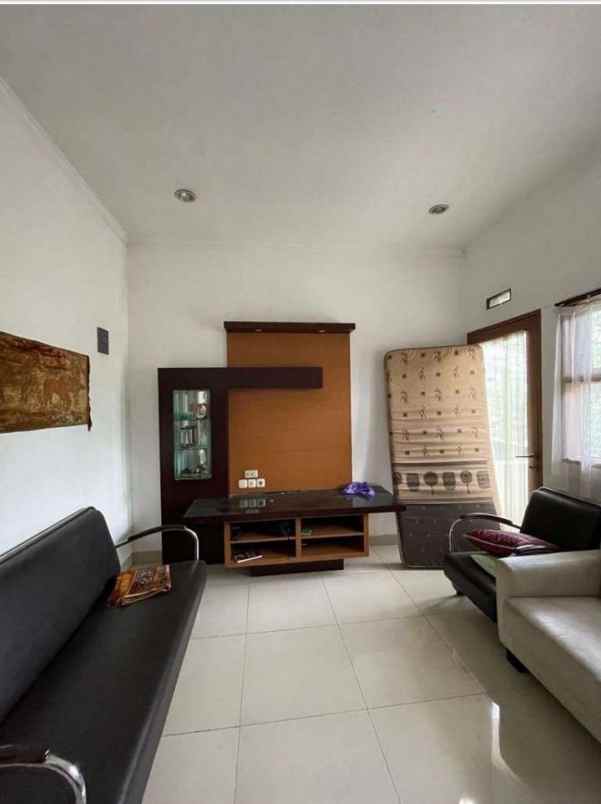 dijual rumah komplek buahbatu regency