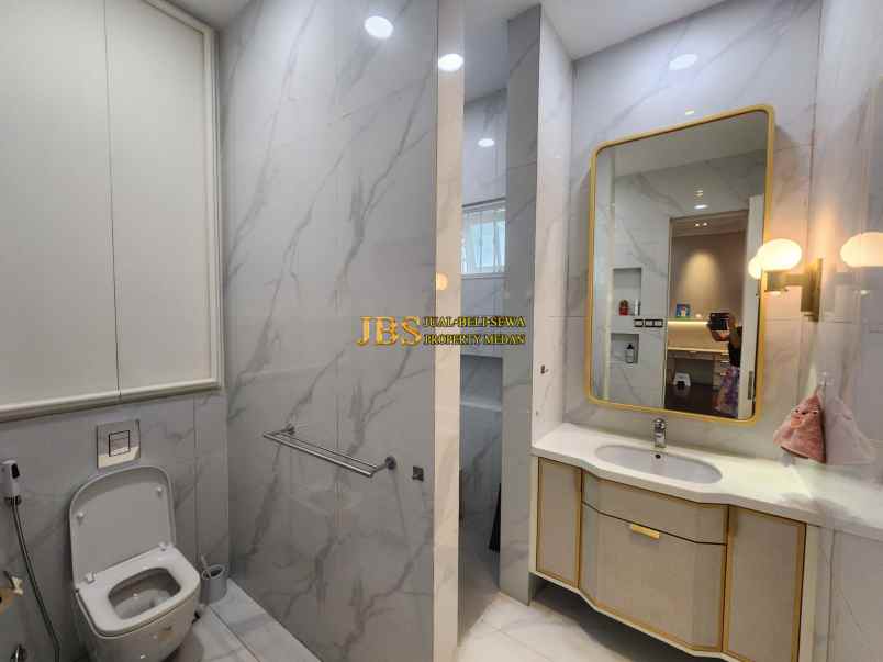 dijual rumah komplek cemara asri