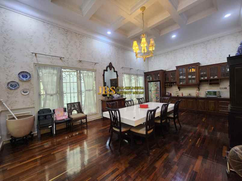dijual rumah komplek cemara asri