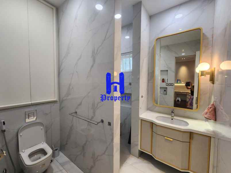 dijual rumah komplek cemara asri