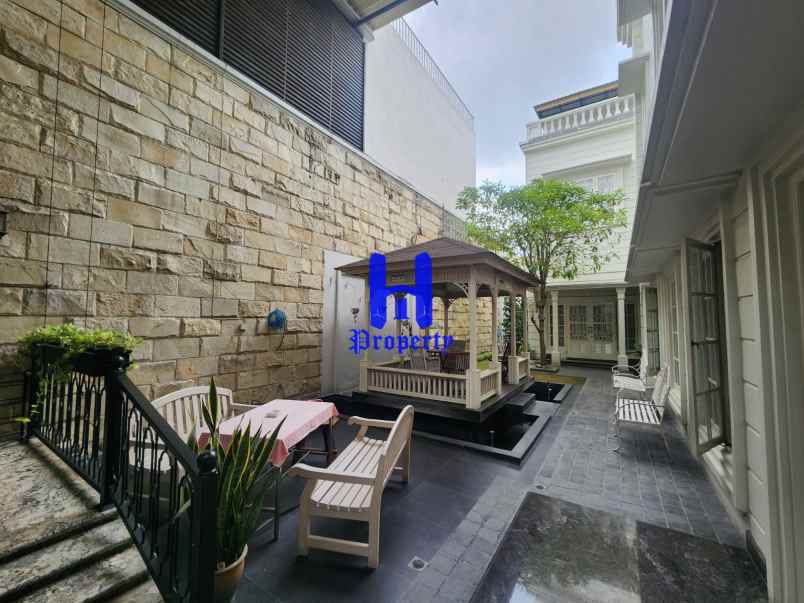 dijual rumah komplek cemara asri