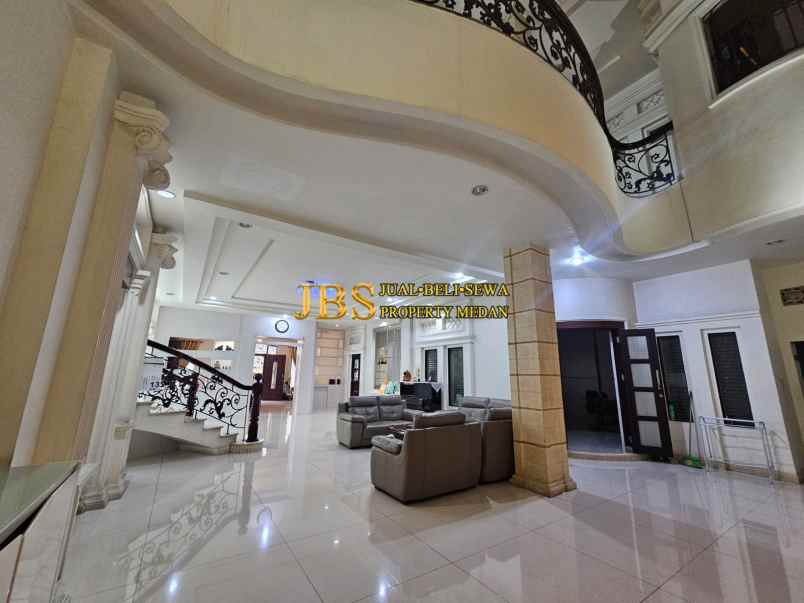 dijual rumah komplek cemara asri