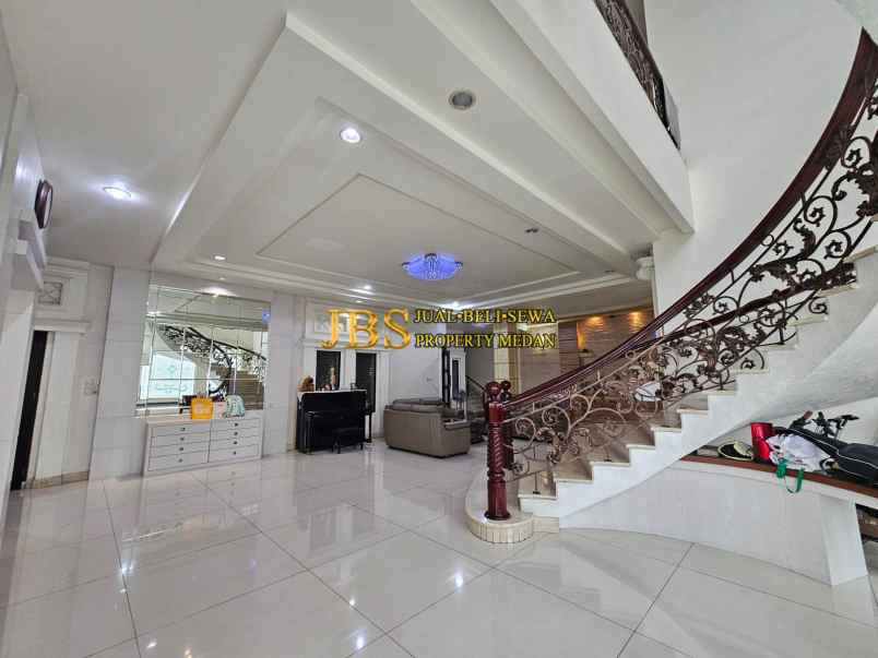 dijual rumah komplek cemara asri