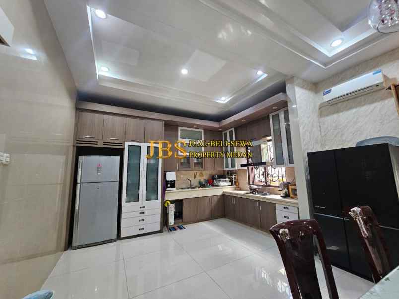 dijual rumah komplek cemara asri