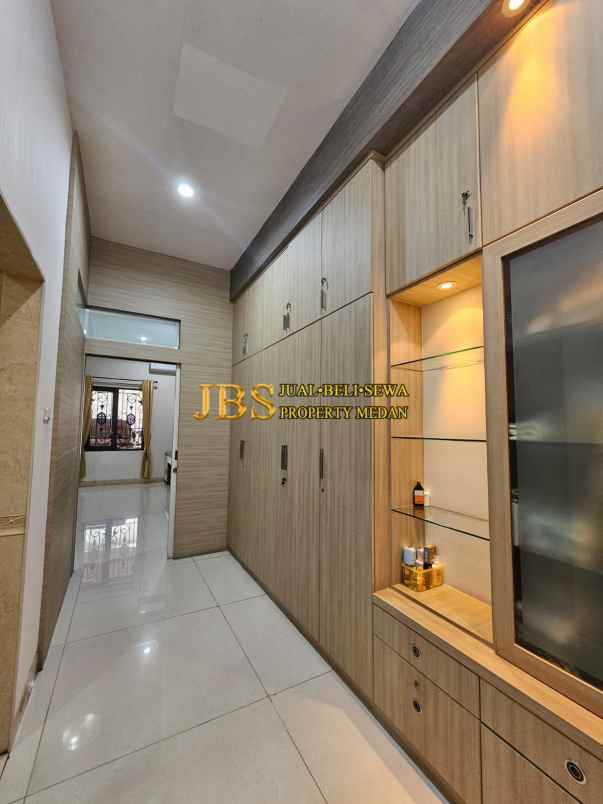 dijual rumah komplek cemara asri