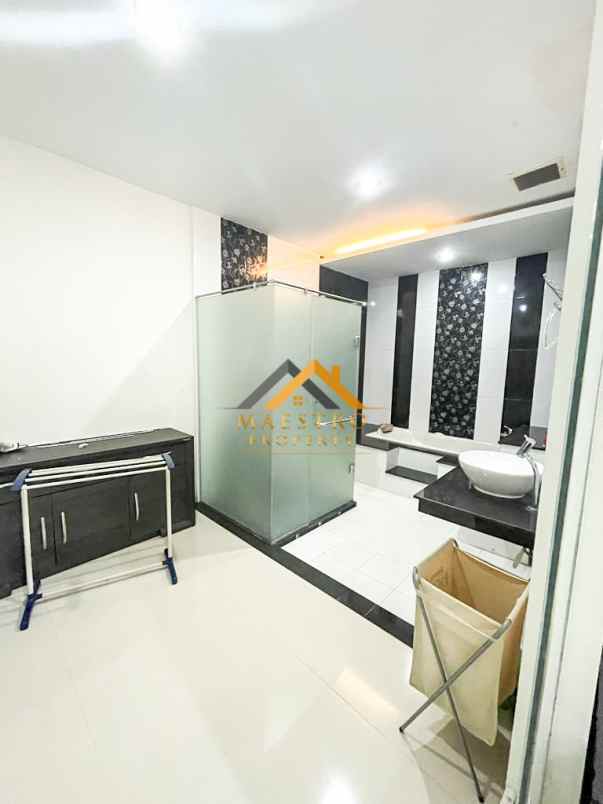 dijual rumah komplek cemara asri jalan