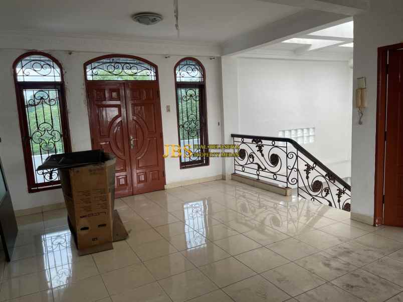 dijual rumah komplek cemara hijau depan