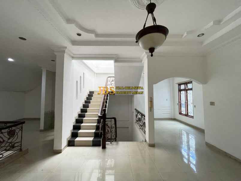 dijual rumah komplek cemara hijau depan