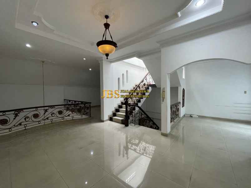 dijual rumah komplek cemara hijau depan