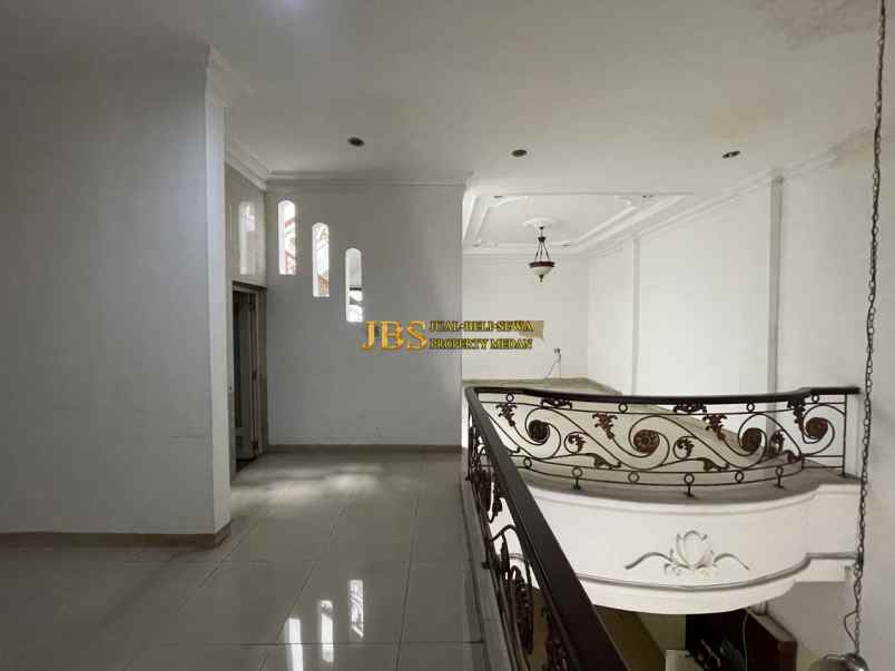 dijual rumah komplek cemara hijau depan