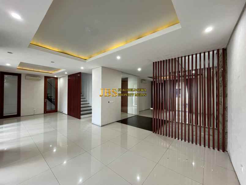 dijual rumah komplek citraland gama